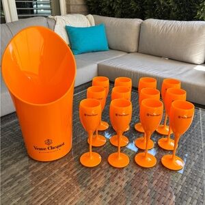 *NEW* Veuve Clicquot Set - 1 Champagne Bucket & 12 Matching Flutes